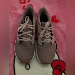 Nike Air Bella TR Women's Cross Training Shoes (size 9)